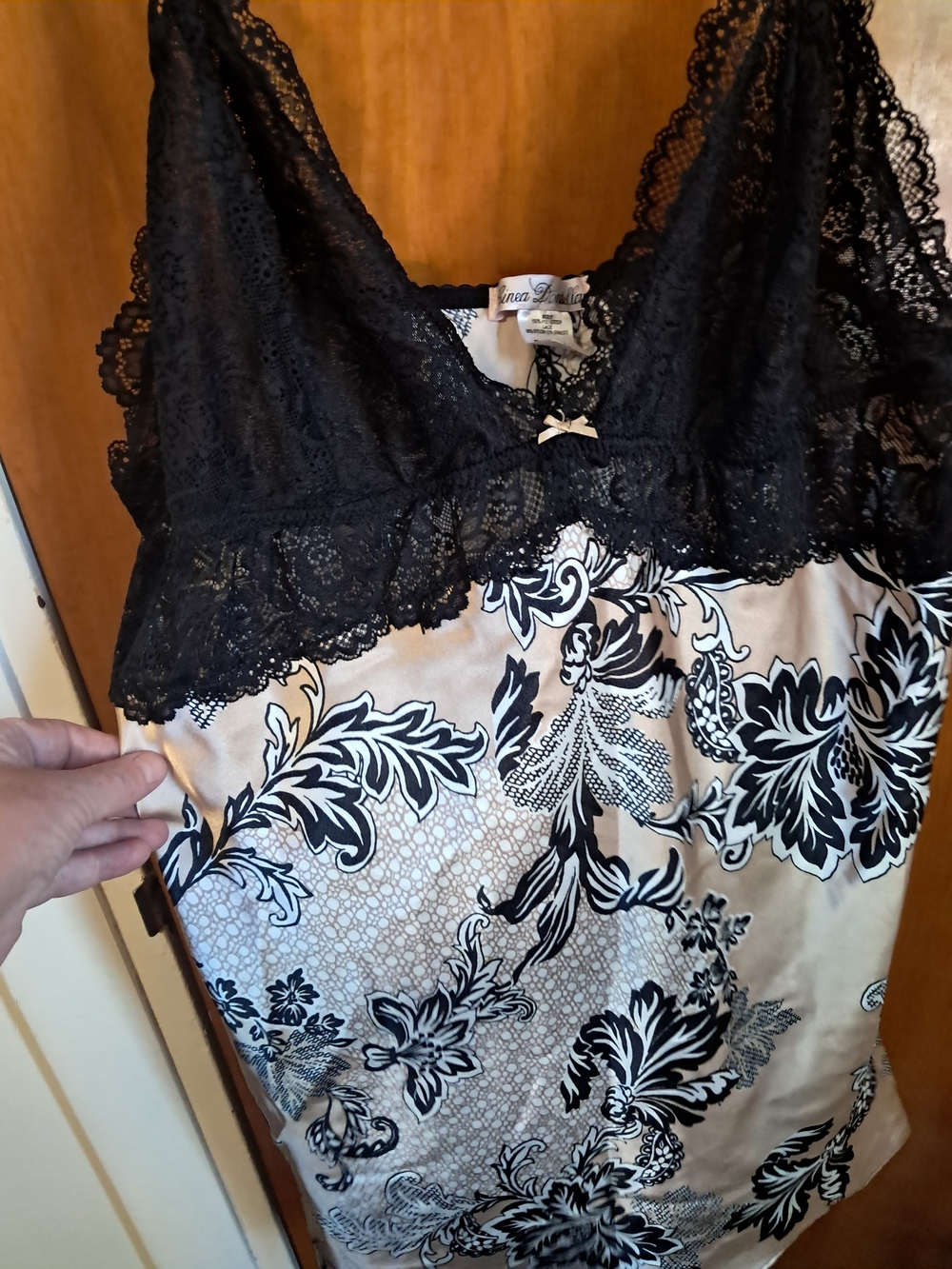 NWOT Linea Donatella Black & Cream Satin Lace Chemise